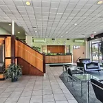 Best Western Plus Milwaukee West 