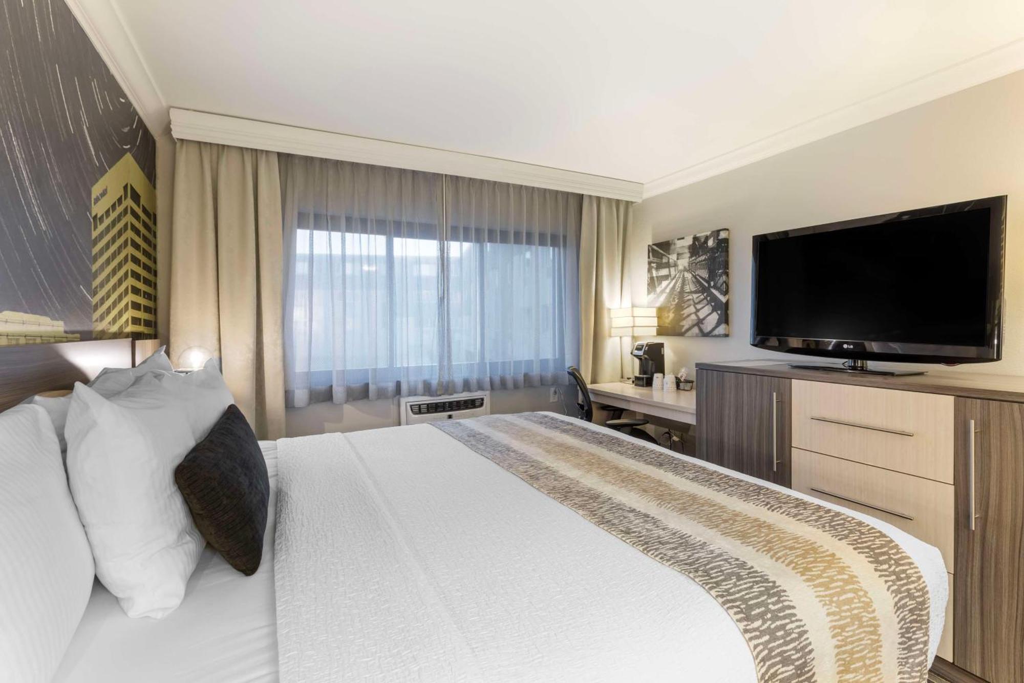 Western West 3* Milwaukee