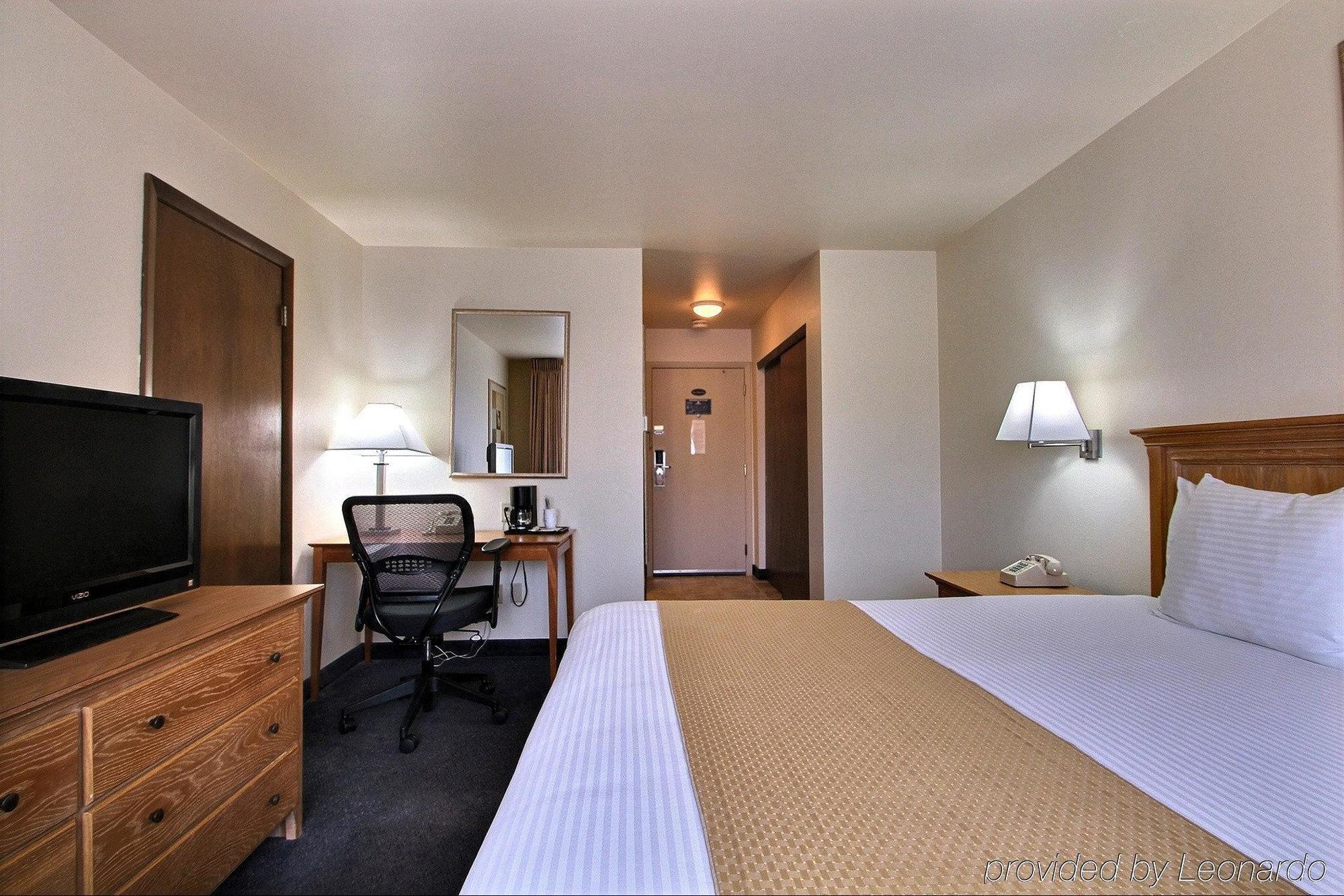 Western West 3* Milwaukee