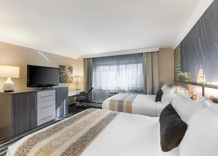 Best Western Plus Milwaukee West